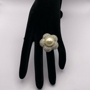 Beautiful Pearl Flower Cocktail Ring